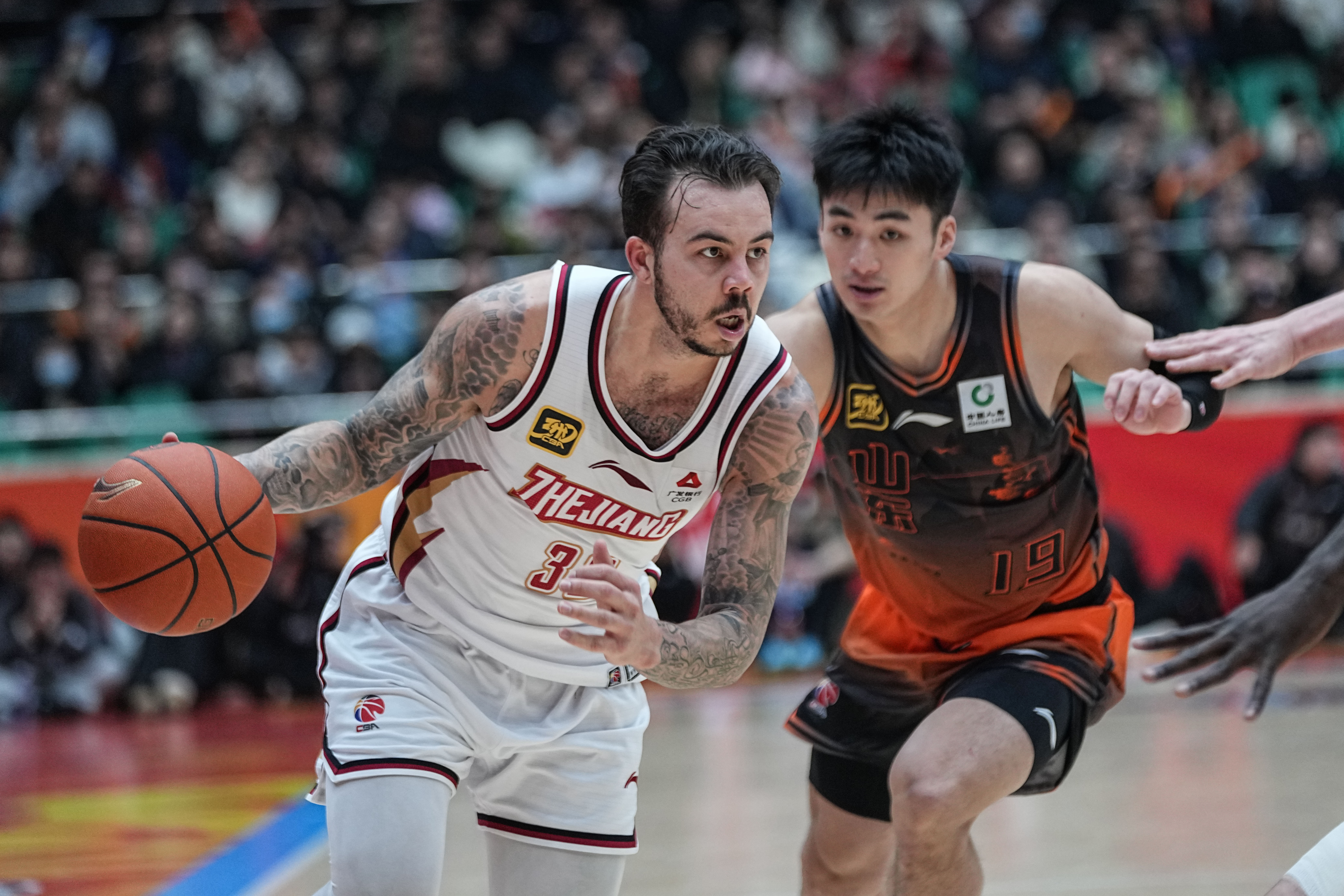 公牛鏖战山东队，乔治点燃赛场